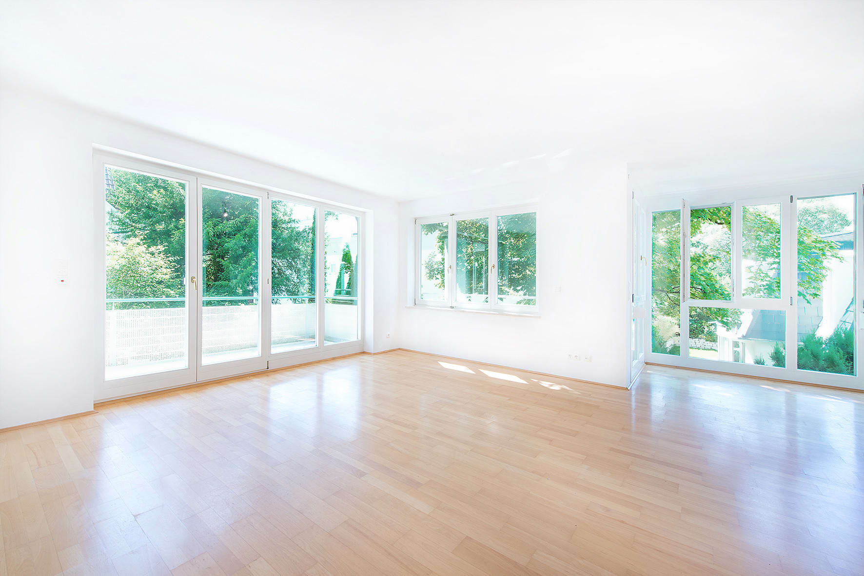 Lichterf Llte Moderne Zimmer Wohnung Mit Gro Em S Dwest Balkon In