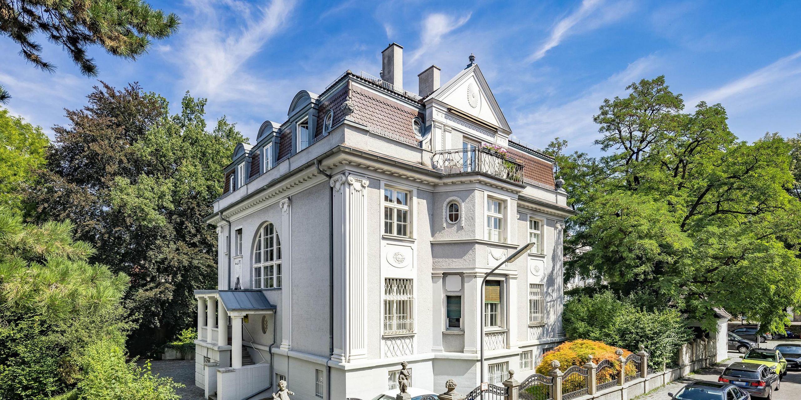 »Neuklassizistisches Juwel: Beeindruckendes Stadt-Palais von 1911 mit parkähnlichem Garten«