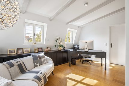 Gallery area (custom fixtures can be removed)