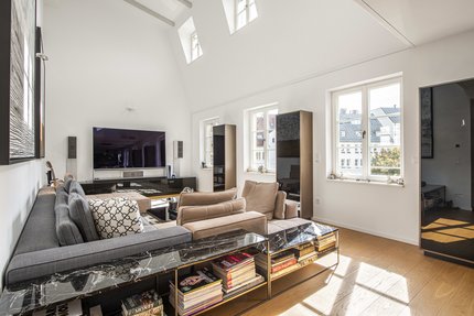 Living area facing the inner courtyard