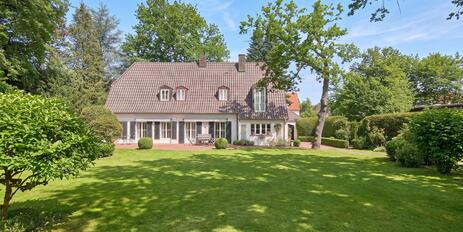 An exceptionally charming historic villa with a magnificent garden and pool