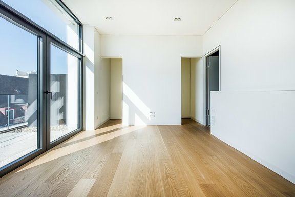 Bedroom with dressing room and ensuite bathroom