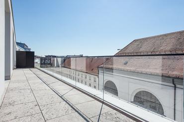 Äußerst großzügige 2-Zimmer-Wohnung mit Süd-West-Terrasse