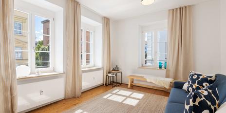 Trendy city location: inviting and charming 1.5-room city apartment in a renovated old building