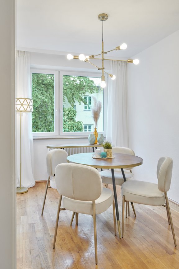 The object captivates by its central situation and calm adjustment