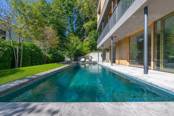 Idyllic south-west-facing garden with a pool