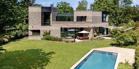 Architectural Gem in a Prime Location: A Single-Family Villa with Sophisticated Design and an Outdoor Pool