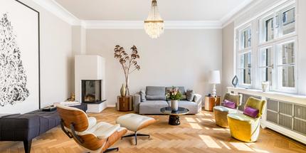 Stunningly modernized 4-room gem of an old building with stylish flair and balcony