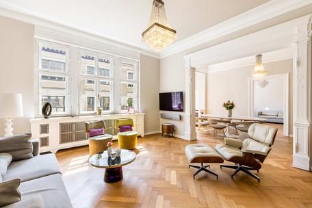 Stunningly modernized 4-room gem of an old building with stylish flair and balcony