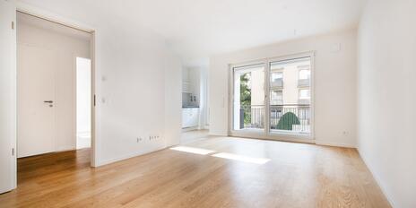 Attractive 2-room apartment with top-of-the-line amenities and a beautiful south-facing loggia