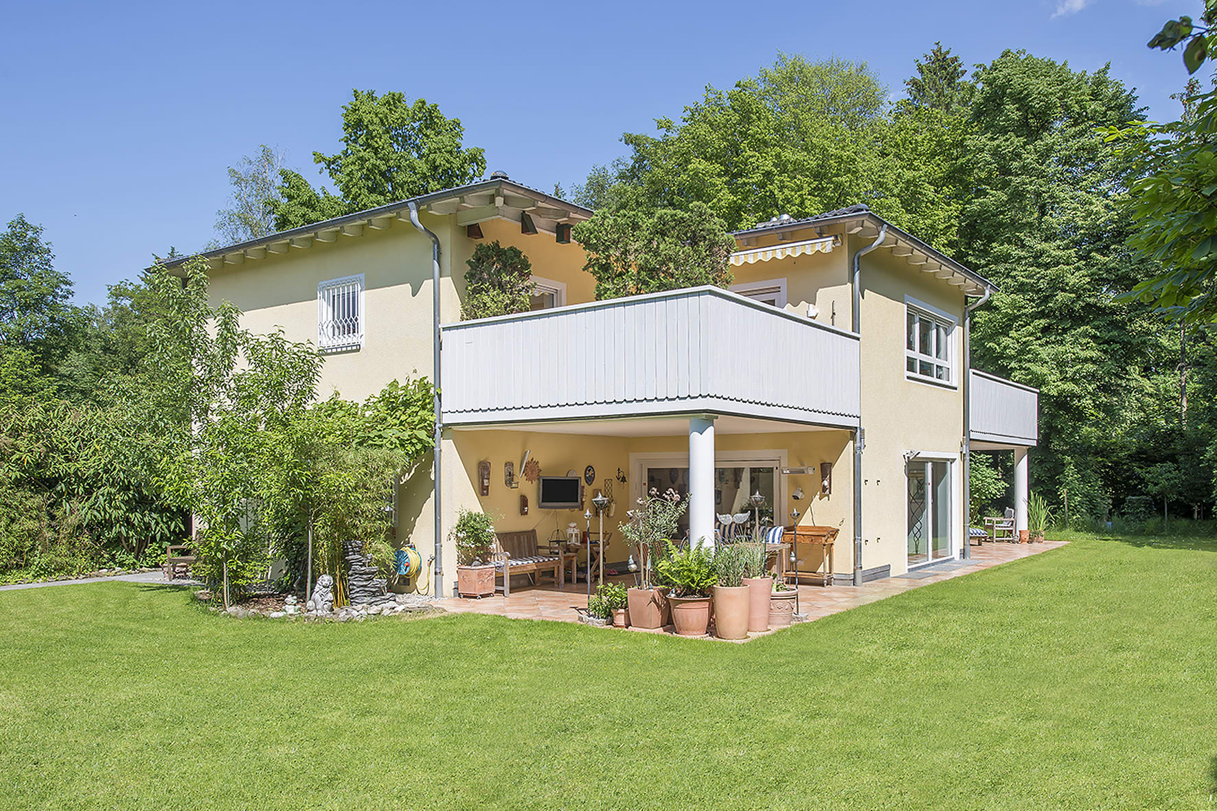 Attraktives freistehendes Einfamilienhaus mit Kamin, Sauna