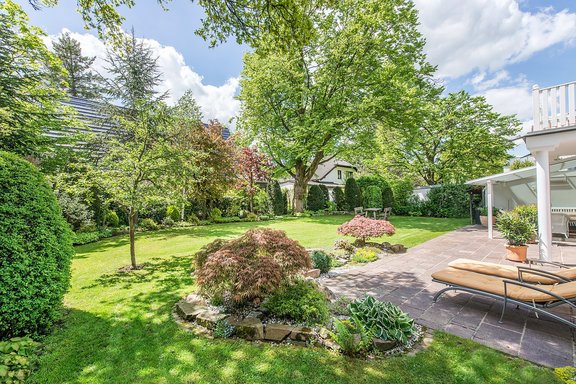 Bezaubernd angelegter Garten