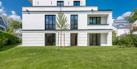 First-time occupancy in urban villa: family-friendly 4-room apartment with garden paradise