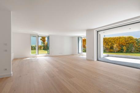 First-time occupancy in urban villa: family-friendly 4-room apartment with garden paradise