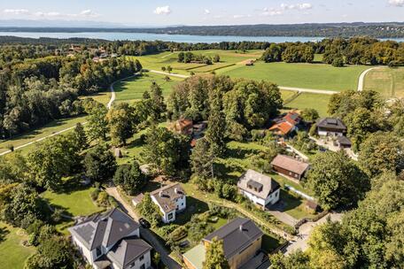 A rare find on the eastern shore of Lake Starnberg: a building lot in a quiet neighborhood of Berg