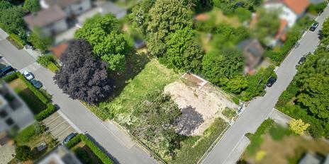 Building plot with approved semi-detached house project and over 330 m² of potential living space