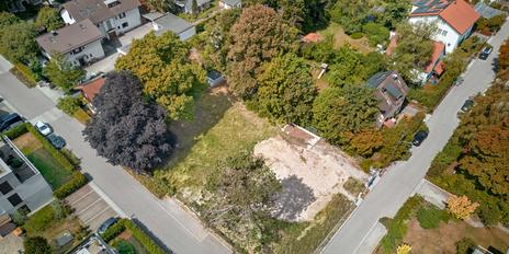 Building plot with approved design for a modern detached house