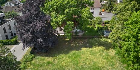 Building plot with approved design for a modern detached house