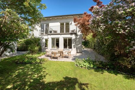 Cozy single-family home with up to 5 bedrooms and a bright, airy Scandinavian vibe