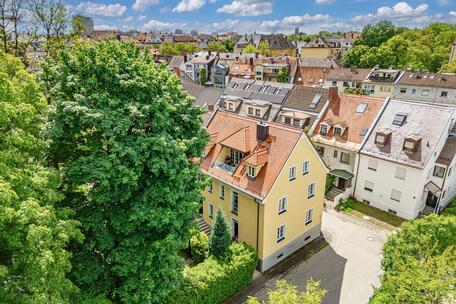 A Special Urban Gem: A Characterful Two-Family Home with Ample Potential for Renovation