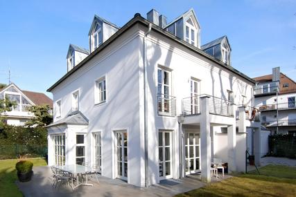 Particularly attractive semi-detached house with very tasteful interior and south-west garden