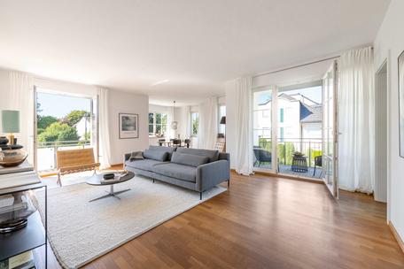 Bezugsbereit: Attraktive, ideal geschnittene 4-Zimmer-Wohnung mit zwei Balkonen