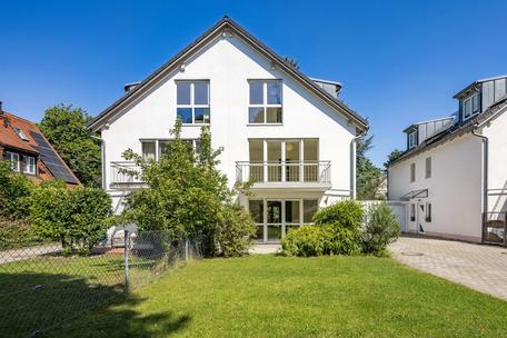 Ready to move into in a quiet location: Well-maintained semi-detached house with four bedrooms