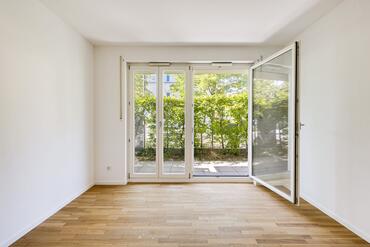 Ready to Move In: Charming, well-designed 2-room apartment in a green neighborhood