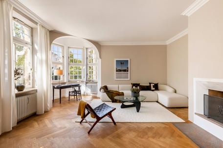 Beautiful 2-room two-storey apartment with balcony in listed palace