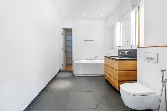 Master bath en suite with access to dressing room
