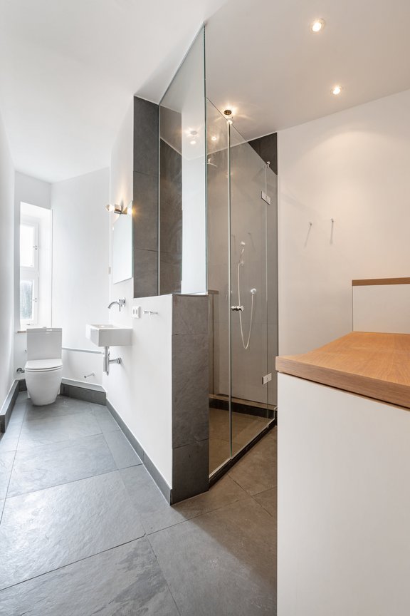 High quality equipped shower bath