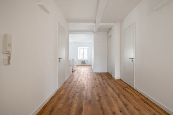 Generosity and an open room concept characterize this apartment