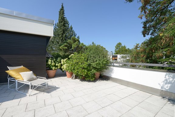 90 m² große Dachterrasse
