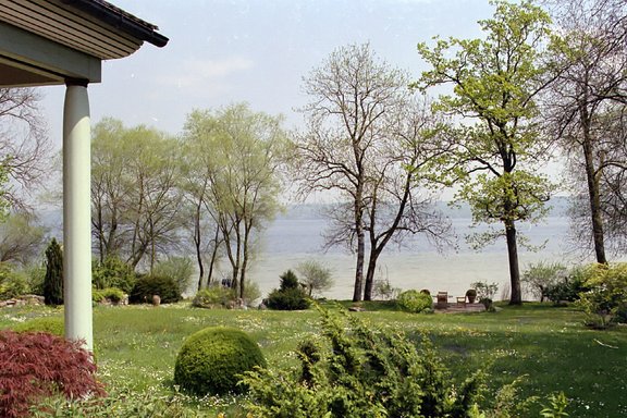Blick vom Haus auf den See