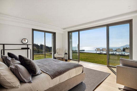 Sleeping with a panoramic sea view