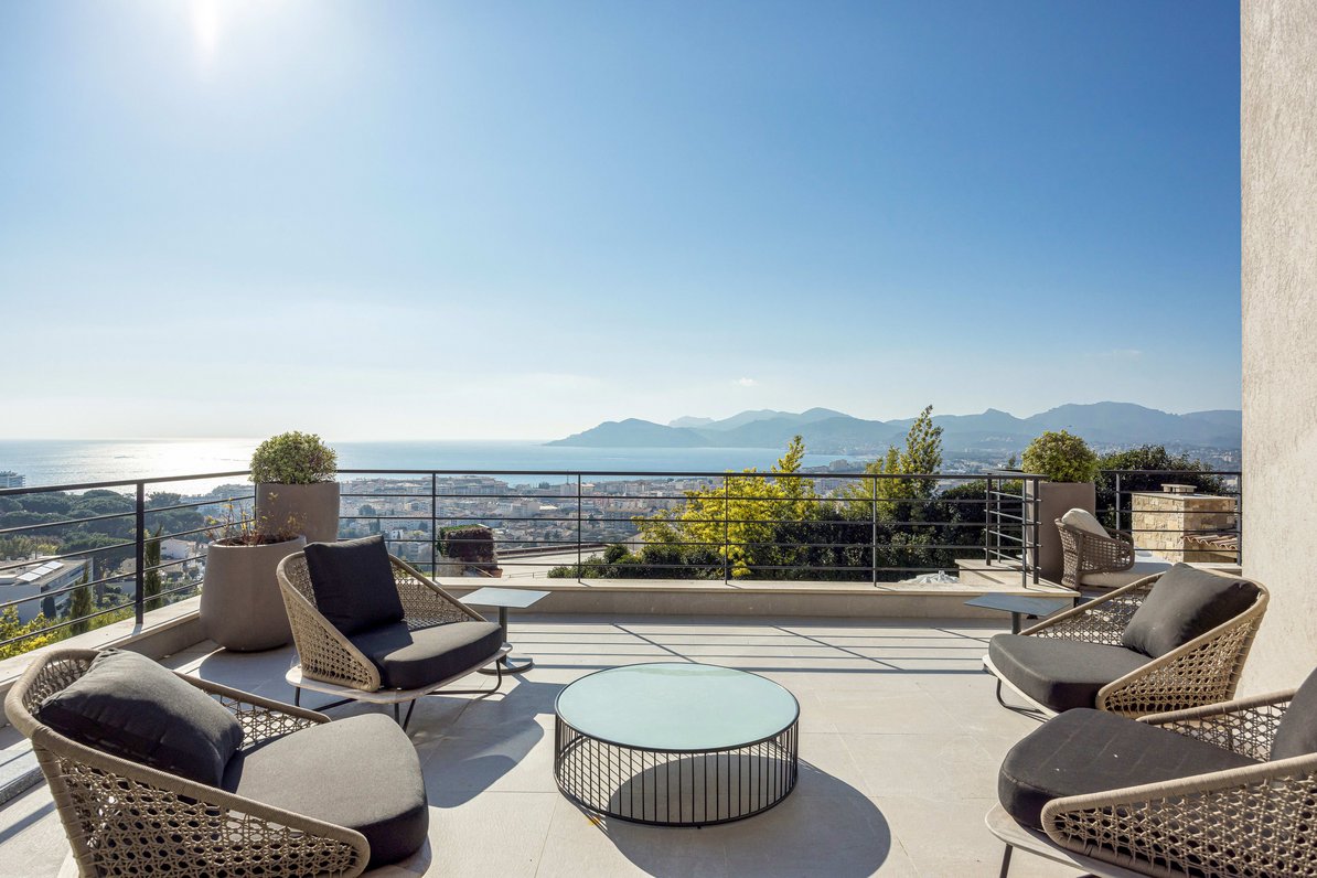 Lounge terrace on the upper floor