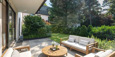 Charming 3-room garden apartment with design potential in a prime location by the castle park