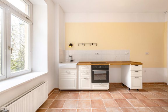 Spacious eat-in kitchen