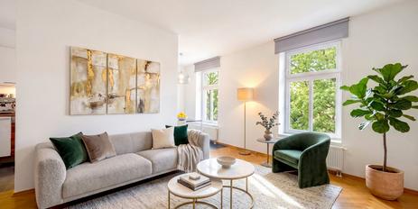 Charming, move-in-ready 2-bedroom apartment in a historic building in a prime, green location