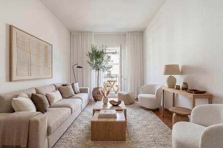 Charming, well-designed 2-room apartment with balcony in a listed historic building