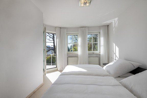 Quiet master bedroom