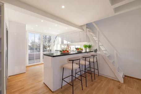 Charming, light-filled 3.5-room loft apartment with roof terrace on the Schlosskanal canal