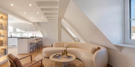 Charming, light-filled 3.5-room gallery apartment with roof terrace in prime location on the Schlosskanal