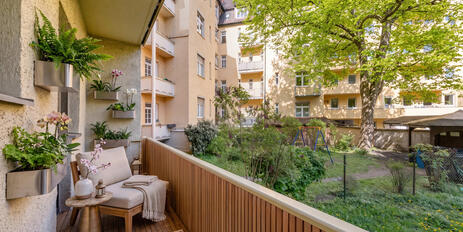 Attractive 2-bedroom apartment with period details, a balcony, and an ideal floor plan