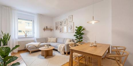 Charming, perfectly laid out 2-room apartment with parquet flooring and balcony