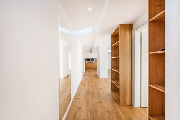 Entrance area with custom made wardrobe