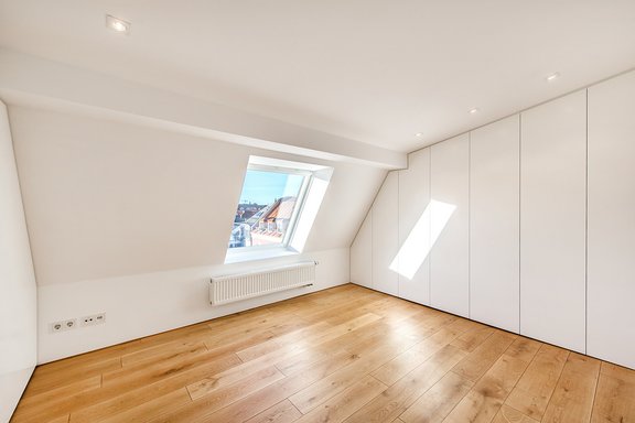 Bedroom with high quality wardrobe fittings