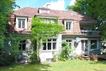 Charming villa from 1930 with enchanting south garden