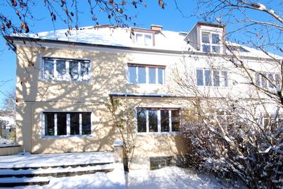 Charming villa half from 1935 with beautiful old building ambience and excellent room layout