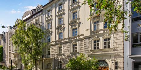 Charming apartment in a historic building with a hobby room in a city mansion dating from 1900